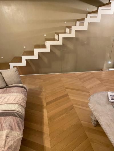 ROVERE PREGIATO PREFINITO SPINA FRANCESE , SERIE ARMONICO. SALIS PARQUET.